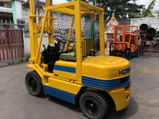 ขายรถโฟล์คลิฟท์ KOMATSU FD25-11 ดีเซล เกียร์ธรรมดา สภาพดีพร้อมใช้งาน