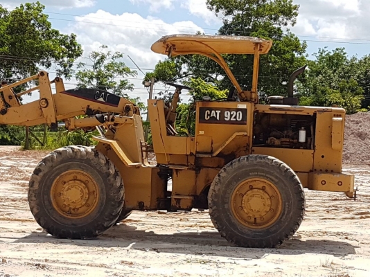 ขายรถตักCat920 ดิสเบรค สภาพสวยพร้อมใช้ ติดต่อคุณอ๊อฟ พิจิตร 086-737-9991