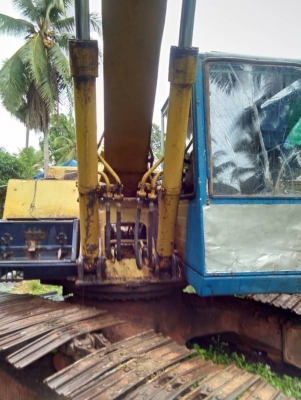 KOMATSU PC 200-3
