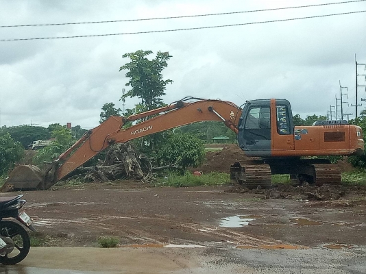 ขายHitachi zx200-11xxxxhrสภาพสวยพร้อมใช้ ติดต่อคุณอ๊อฟ พิจิตร 086-737-9991