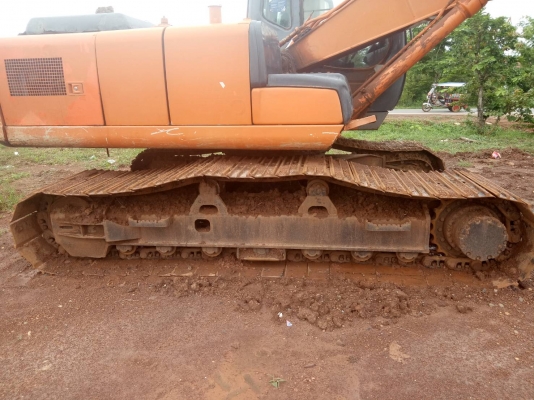 ขายHitachi zx200-11xxxxhrสภาพสวยพร้อมใช้ ติดต่อคุณอ๊อฟ พิจิตร 086-737-9991