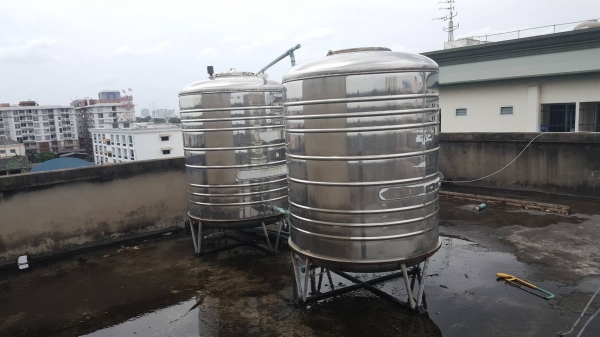 ถังน้ำสแตนเลส 1250 ลิตรตราเพชรอย่างหนา