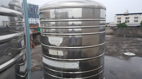 ถังน้ำสแตนเลส 1250 ลิตรตราเพชรอย่างหนา