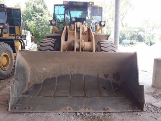 รถตักล้อยาง KOMATSU WA400-1 เอกสารเล่มทะเบียน สภาพดีมากพร้อมใช้งาน(มือ2ใช้งานแล้วในไทย)