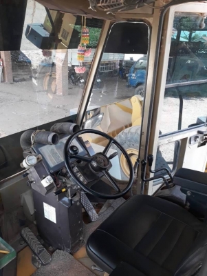 รถตักล้อยาง KOMATSU WA400-1 เอกสารเล่มทะเบียน สภาพดีมากพร้อมใช้งาน(มือ2ใช้งานแล้วในไทย)