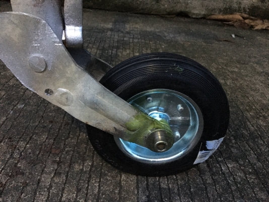 (ขายด่วน 50000 บาท)Sale the Trailer Galvanize made from UK for boat 1.5-2 TUN Ready use. ขาย เทรลเลอ