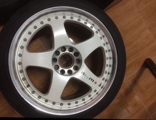 ขายล้อ nismo gt 2ขอบ 18 กว้าง off 33 ล้อสีเดิมทั้ง4ล้อคับ ขาย 28900