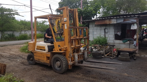 ขายรถยกดีเซลเสาสูงยก2ตัน..220.000