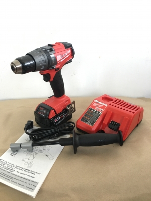 ชุดสว่านกระแทกไร้สายพร้อมแบ๊ต1ก้อนและแท่นชาร์จ Milwaukee  2704-20