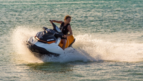 เจ็ทสกีสำหรับมือใหม่ ขี่ได้ง่ายๆราคาไม่แรง