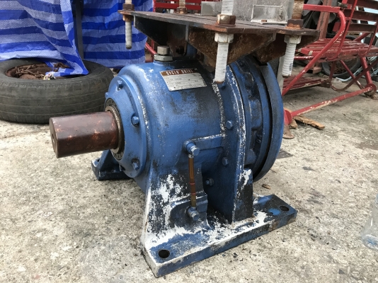 ขายหัวเกียร์ทดรอบ Cycro drive Sumitomo อัตราทด 1:51 made in Japan เพลาออกเกือบ 4นิ้ว ใส่กับมอเตอร์ 25HP. เพลาออกประมาณ 28รอบต่อนาที แรงบิดเยอะ สภาพสวยมาก หมุนนิ่ม พร้อมใช้งาน