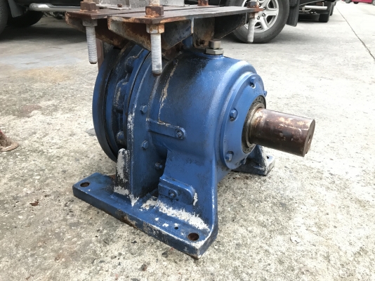 ขายหัวเกียร์ทดรอบ Cycro drive Sumitomo อัตราทด 1:51 made in Japan เพลาออกเกือบ 4นิ้ว ใส่กับมอเตอร์ 25HP. เพลาออกประมาณ 28รอบต่อนาที แรงบิดเยอะ สภาพสวยมาก หมุนนิ่ม พร้อมใช้งาน