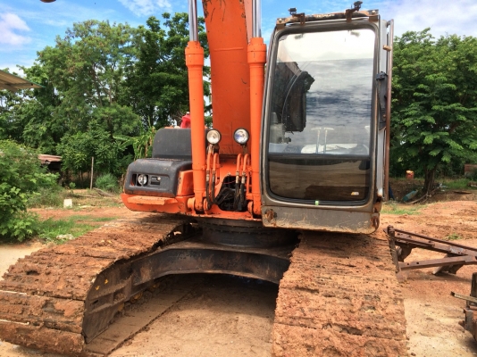 ขายด่วน HITASHI ZX200-1 สภาพพร้อมใช้งาน เครื่องปั้มดี เอกสารเล่มทะเบียน สนใจสอบถาม 093 0764943  คุณ ตั้ม