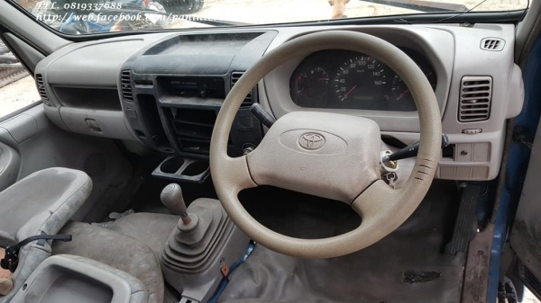 FROM JAPANหัวเก๋งรถบรรทุก4ล้อใหญ่,6ล้อเล็ก CABIN TOYOTA DYNA LY235R ,200-300 (ตาหวาน/รุ่นยกหัวไม่ได้) สินค้าเก่านอก ขายตามสภาพ ราคาเพียง 42,000 บาท