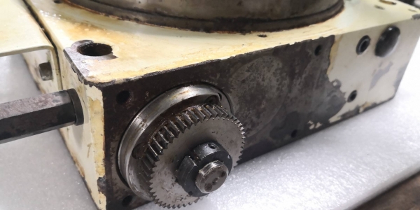 3,200 บ. โทร 083-2000058 LINE ID: line832923 ชุดแท่นหัวจานแบ่งองศา ยี่ห้อ RIKER ขนาดหน้ากลม 21.5 cm. หนักมาก