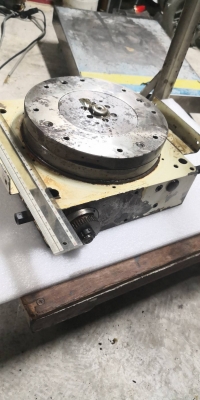 3,200 บ. โทร 083-2000058 LINE ID: line832923 ชุดแท่นหัวจานแบ่งองศา ยี่ห้อ RIKER ขนาดหน้ากลม 21.5 cm. หนักมาก