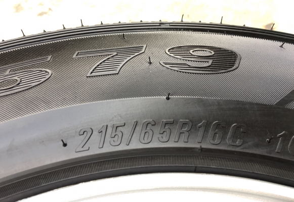 ล้อแม็ก Toyota Vigo Champ ขอบ 16 พร้อมยาง 215-65-16 ปี 18