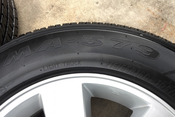 ล้อแม็ก Toyota Vigo Champ ขอบ 16 พร้อมยาง 215-65-16 ปี 18