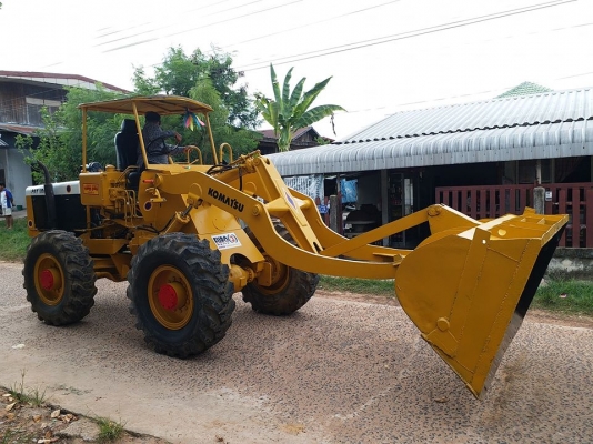 ขายรถตักKOMATSU JH30 แขนยาว เอวอ่อนสภาพพร้อมใช้งานปั๊มแรง บุ๋งกี๋ใหญ่ ขายรถตักKOMATSU JH30 แขนยาว เอวอ่อนสภาพพร้อมใช้งานปั๊มแรง บุ๋งกี๋ใหญ่
