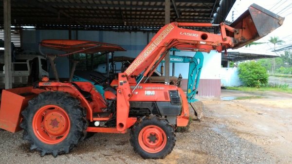 ขายรถไถ KUBOTA L4508 พร้อมตัวตัก  ราคา 330,000  ราคาต่อรองได้ครับ  มีบริการขนส่งทั่วไทย สอบถามได้ครับ  ร้านสามย่านแทรคเตอร์ 0897489639 ,0899347475 line= 0897489639 / 0899347475
