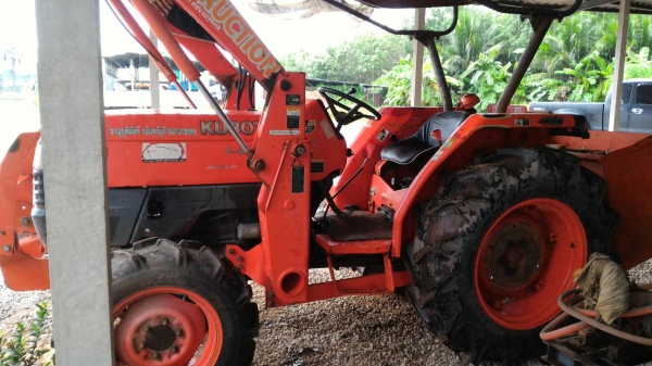 ขายรถไถ KUBOTA L4508 พร้อมตัวตัก  ราคา 330,000  ราคาต่อรองได้ครับ  มีบริการขนส่งทั่วไทย สอบถามได้ครับ  ร้านสามย่านแทรคเตอร์ 0897489639 ,0899347475 line= 0897489639 / 0899347475