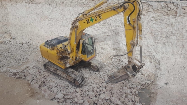 รถแบคโฮขนาด PC200-7 ยี่ห้อ KOMATSU รถแบคโฮขนาด PC200-7 ยี่ห้อ KOMATSU