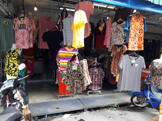ให้เซ้งร้านขายผ้าให้หมดพร้อมขายเลยทำเลดี