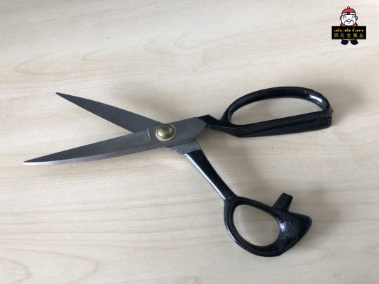 (ปิดการขาย) กรรไกรสำหรับตัดเย็บผ้า 240mm. (御洋裁鋏) ผลิตประเทศญี่ปุ่น ทำจากเหล็กคุณภาพดีเยี่ยม