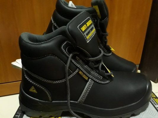 ขายรองเท้าหุ้มข้อหัวเหล็ก แบรนด์SAFETY JOGGER Size7.5US(ลดราคาเหลือ1100รวมส่ง)