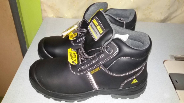 ขายรองเท้าหุ้มข้อหัวเหล็ก แบรนด์SAFETY JOGGER Size7.5US(ลดราคาเหลือ1100รวมส่ง)