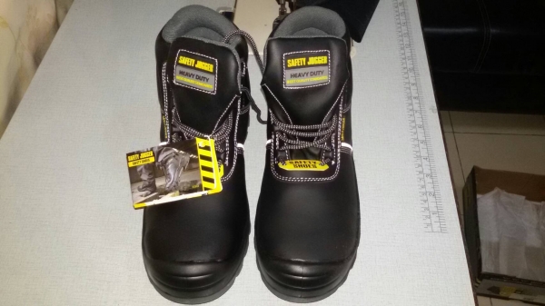 ขายรองเท้าหุ้มข้อหัวเหล็ก แบรนด์SAFETY JOGGER Size7.5US(ลดราคาเหลือ1100รวมส่ง)