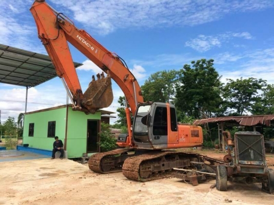 ขาย 890,000 HITASHI  ZX 200-1 เครื่องดี ปั๊มแรง เอวดี ช่วงล่างเต็ม ขาดมอเตอร์คันเร่ง สภาพพร้อมใช้ เอกสารเล่มทะเบียน รถอยู่ พิจิตร 064-191-1112