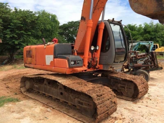 ขาย 890,000 HITASHI  ZX 200-1 เครื่องดี ปั๊มแรง เอวดี ช่วงล่างเต็ม ขาดมอเตอร์คันเร่ง สภาพพร้อมใช้ เอกสารเล่มทะเบียน รถอยู่ พิจิตร 064-191-1112
