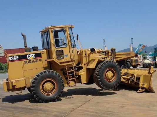 รถตัก เก่านอก ขายถูก CAT 936E ซีเรียลสูง 2,000++ นำเข้าจากญี่ปุ่น โทร.090-986-2521 อ๊อบ