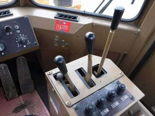 รถตัก เก่านอก ขายถูก CAT 936E ซีเรียลสูง 2,000++ นำเข้าจากญี่ปุ่น โทร.090-986-2521 อ๊อบ