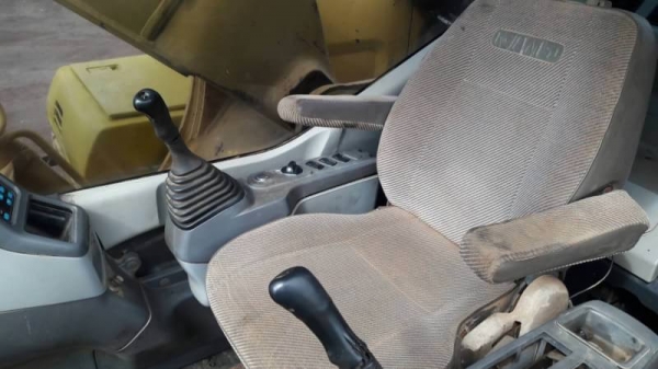 ขาย 1,290,000 รถเก่านอก  KOMATSU PC200-7 ทำงาน 11,xxx ชม เครื่องดี ปั้มแรง โช่ใหม่ เอวแน่น ไฟฟ้าครบ เอกสารเล่มทะเบียน  รถอยู่  มหาสารคาม โทร 0610710295  สนใจ รายการสินค้า อื่นๆ ที่ เว็ปไชค์ Truck2Hand  https://www.truck2hand.com/index.php?actions=content/