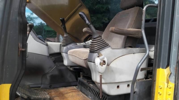 ขาย 1,290,000 รถเก่านอก  KOMATSU PC200-7 ทำงาน 11,xxx ชม เครื่องดี ปั้มแรง โช่ใหม่ เอวแน่น ไฟฟ้าครบ เอกสารเล่มทะเบียน  รถอยู่  มหาสารคาม โทร 0610710295  สนใจ รายการสินค้า อื่นๆ ที่ เว็ปไชค์ Truck2Hand  https://www.truck2hand.com/index.php?actions=content/