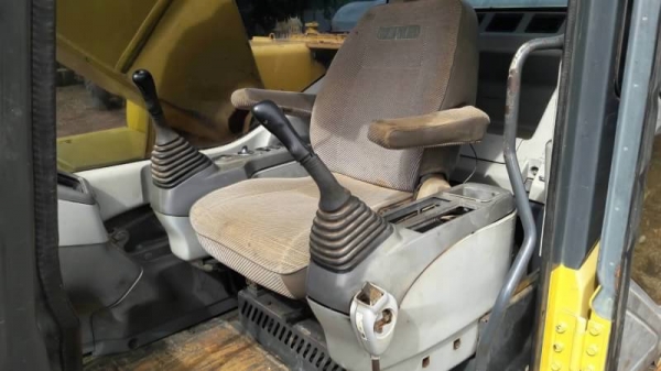 ขาย 1,290,000 รถเก่านอก  KOMATSU PC200-7 ทำงาน 11,xxx ชม เครื่องดี ปั้มแรง โช่ใหม่ เอวแน่น ไฟฟ้าครบ เอกสารเล่มทะเบียน  รถอยู่  มหาสารคาม โทร 0610710295  สนใจ รายการสินค้า อื่นๆ ที่ เว็ปไชค์ Truck2Hand  https://www.truck2hand.com/index.php?actions=content/