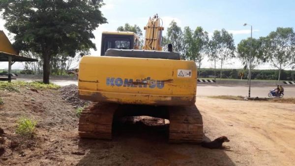 ขาย 1,290,000 รถเก่านอก  KOMATSU PC200-7 ทำงาน 11,xxx ชม เครื่องดี ปั้มแรง โช่ใหม่ เอวแน่น ไฟฟ้าครบ เอกสารเล่มทะเบียน  รถอยู่  มหาสารคาม โทร 0610710295  สนใจ รายการสินค้า อื่นๆ ที่ เว็ปไชค์ Truck2Hand  https://www.truck2hand.com/index.php?actions=content/