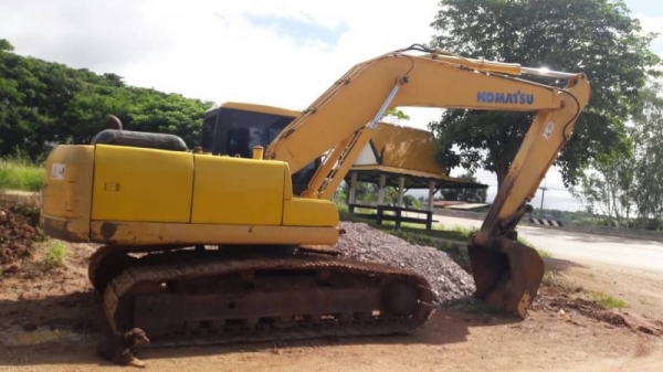ขาย 1,290,000 รถเก่านอก  KOMATSU PC200-7 ทำงาน 11,xxx ชม เครื่องดี ปั้มแรง โช่ใหม่ เอวแน่น ไฟฟ้าครบ เอกสารเล่มทะเบียน  รถอยู่  มหาสารคาม โทร 0610710295  สนใจ รายการสินค้า อื่นๆ ที่ เว็ปไชค์ Truck2Hand  https://www.truck2hand.com/index.php?actions=content/