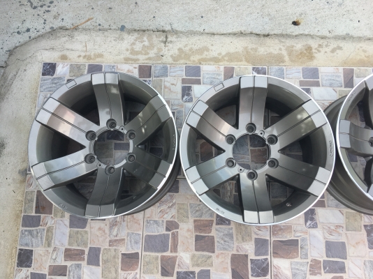 ล้อแมกซ์กระบะ stingrey2 ขอบ15กว้าง7.5 et-5  ทำสีมาใหม่ ไม่คด ไม่มีซ่อม พร้อมใช้ส่งได้ทั่วไทย