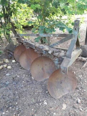 ผานพรวนตราช้าง6ใบกับผานบุกเบิก4ใบของฟรอด์สองพวงๆละ18000 ผานพรวนตราช้าง6ใบกับผานบุกเบิก4ใบของฟรอด์สองพวงๆละ18000