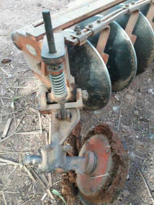 ผานพรวนตราช้าง6ใบกับผานบุกเบิก4ใบของฟรอด์สองพวงๆละ18000 ผานพรวนตราช้าง6ใบกับผานบุกเบิก4ใบของฟรอด์สองพวงๆละ18000