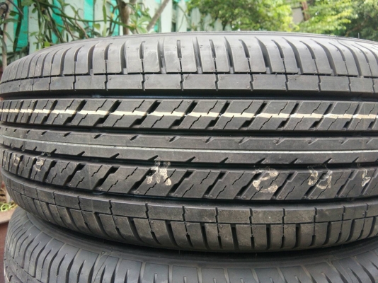 ขายยางถอดป้ายแดง 215/65R16 DUNLOP ปี18 ตุ่มหน้ายางเส้นสีอยู่ครบคุ้มสุดๆ ชุดละ 7900 บาท