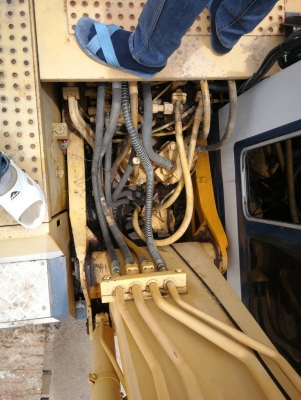 Komatsu Pc100-3 สวยเต็ม พร้อมลุย ช่วงล่างเต็ม แอร์มี ทุกระบบทำงานเต็ม