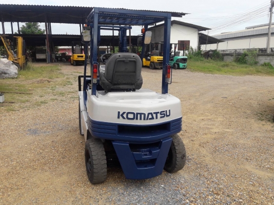 ขายรถยก KOMATSU FD20-11 เครื่องดีเซล 4FE1 เสาสูง 3 เมตร ยกได้ 2 ตัน เกียร์ธรรมดา รถนอกนำเข้า มีเอกสารการนำเข้า ติดต่อ 098-7962549