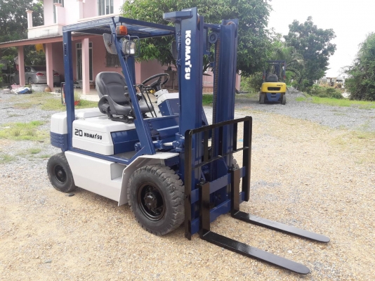 ขายรถยก KOMATSU FD20-11 เครื่องดีเซล 4FE1 เสาสูง 3 เมตร ยกได้ 2 ตัน เกียร์ธรรมดา รถนอกนำเข้า มีเอกสารการนำเข้า ติดต่อ 098-7962549