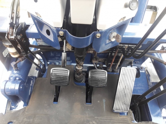 ขายรถยก KOMATSU FD20-11 เครื่องดีเซล 4FE1 เสาสูง 3 เมตร ยกได้ 2 ตัน เกียร์ธรรมดา รถนอกนำเข้า มีเอกสารการนำเข้า ติดต่อ 098-7962549