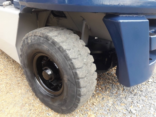 ขายรถยก KOMATSU FD20-11 เครื่องดีเซล 4FE1 เสาสูง 3 เมตร ยกได้ 2 ตัน เกียร์ธรรมดา รถนอกนำเข้า มีเอกสารการนำเข้า ติดต่อ 098-7962549