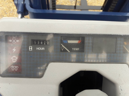 ขายรถยก KOMATSU FD20-11 เครื่องดีเซล 4FE1 เสาสูง 3 เมตร ยกได้ 2 ตัน เกียร์ธรรมดา รถนอกนำเข้า มีเอกสารการนำเข้า ติดต่อ 098-7962549